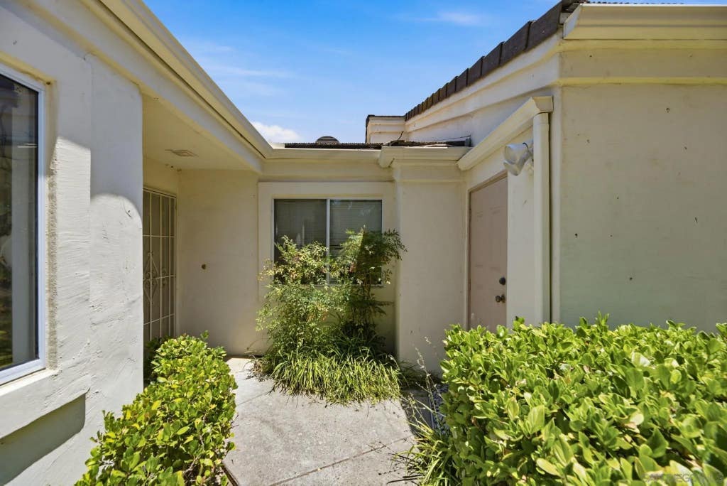 Photo of 29402 Circle R Greens Dr, Escondido, CA 92026 (MLS # 260014602)