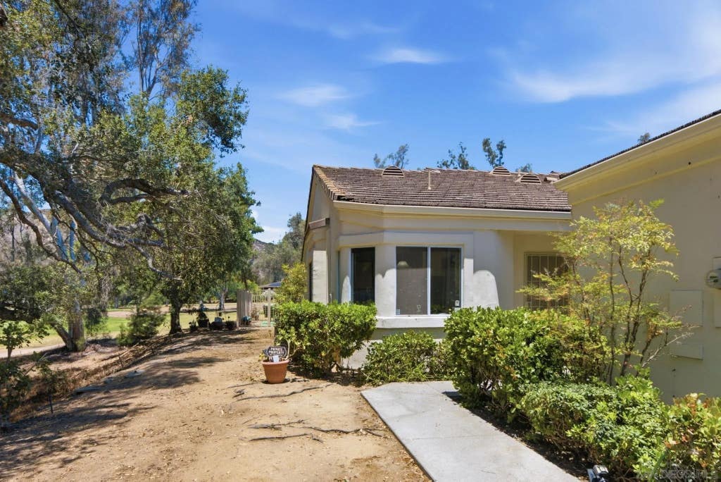 Photo of 29402 Circle R Greens Dr, Escondido, CA 92026 (MLS # 260014602)