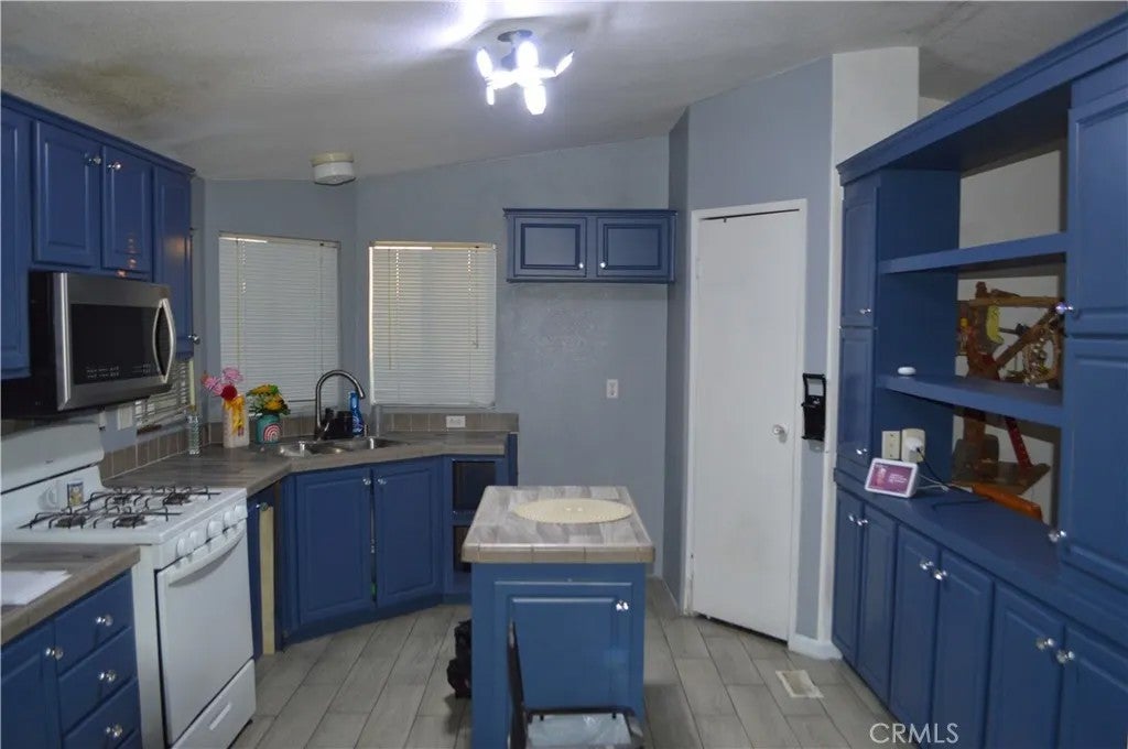 Photo of 115 N Manzanita Court, San Jacinto, CA 92582 (MLS # SW26204107)