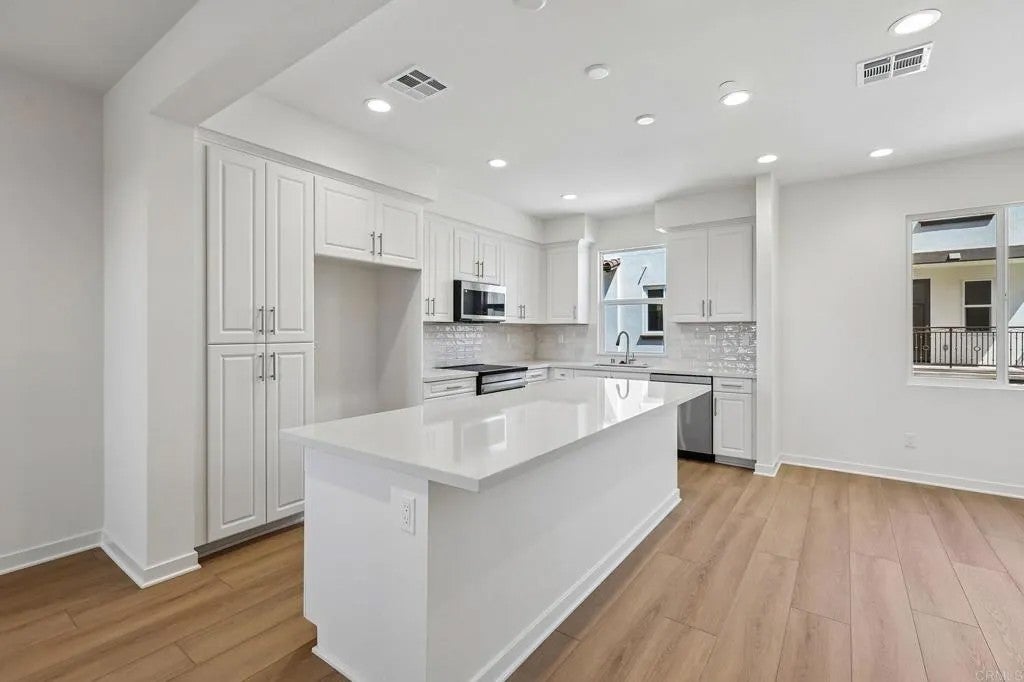 Photo of 323 Jimson Glen, Escondido, CA 92025 (MLS # NDP2608264)