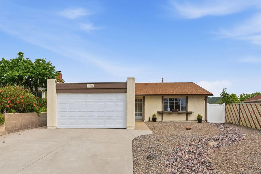 Photo of 13011 Avenida Grande, San Diego, CA 92129 (MLS # 260015567)