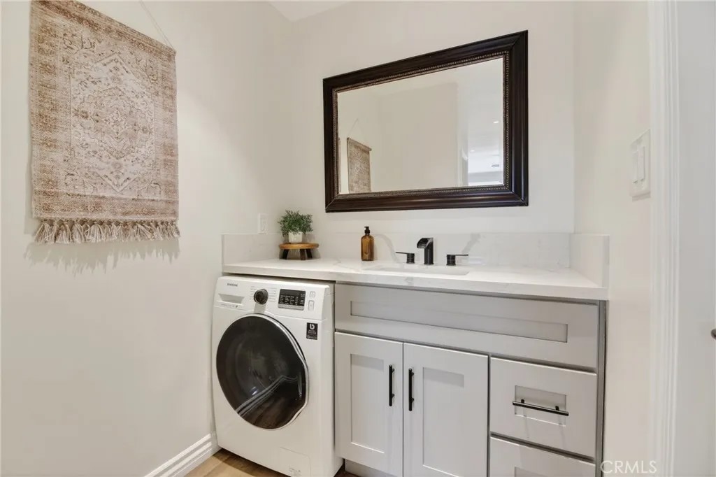 278 N Wilshire B10