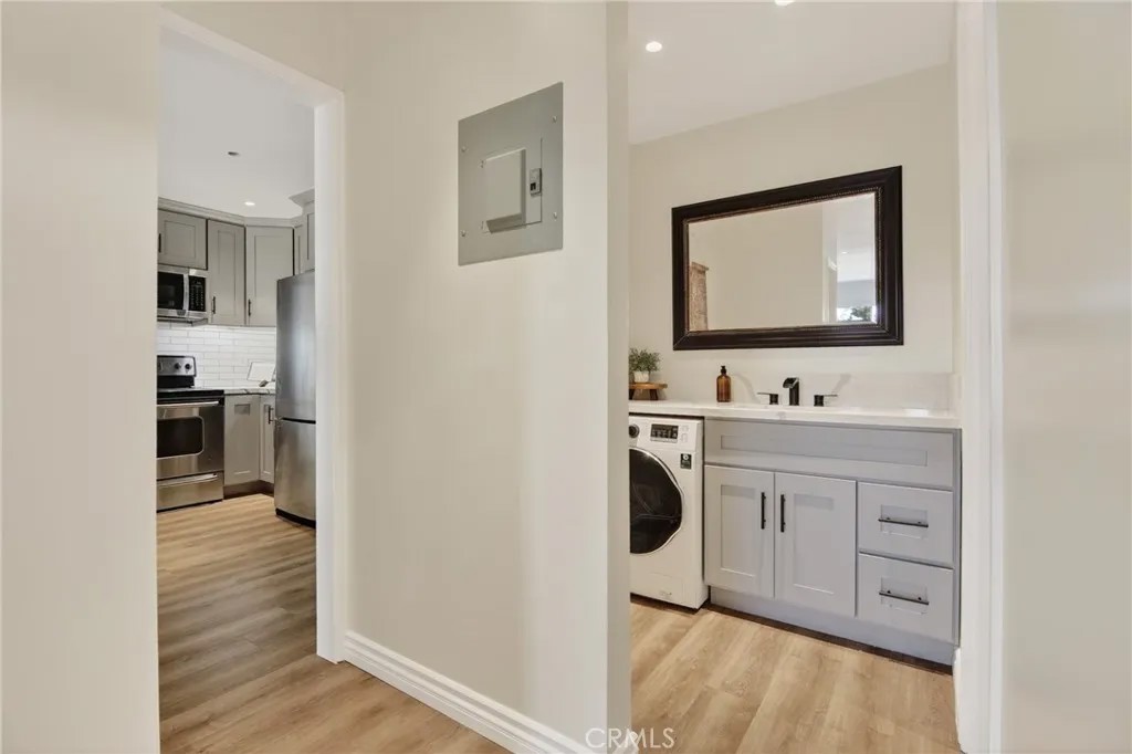 278 N Wilshire B10