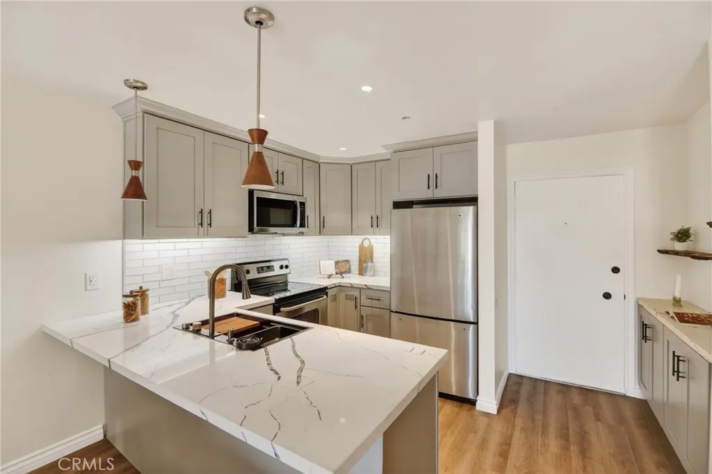 278 N Wilshire B10