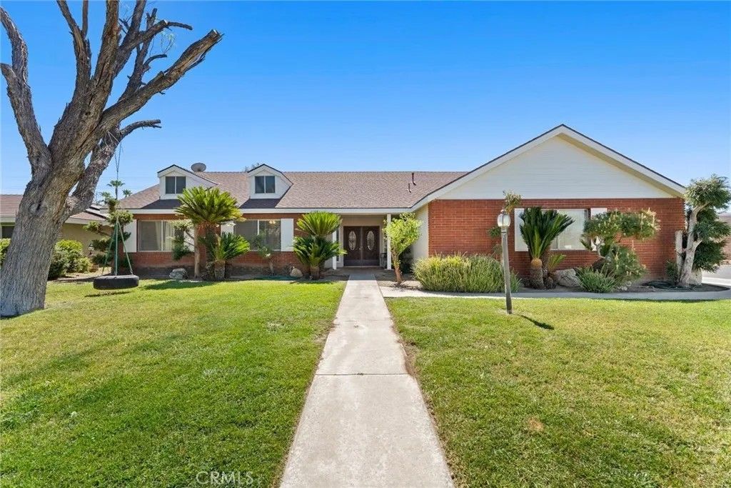 Photo of 41691 Erin Dr, Hemet, CA 92544 (MLS # SW26057360)