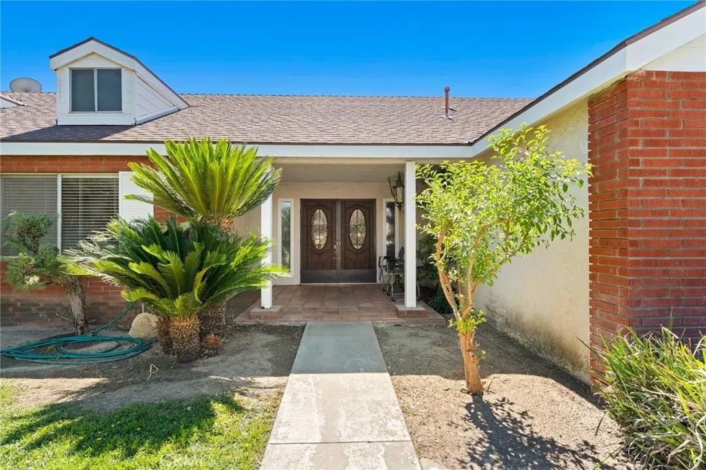 Photo of 41691 Erin Dr, Hemet, CA 92544 (MLS # SW26057360)