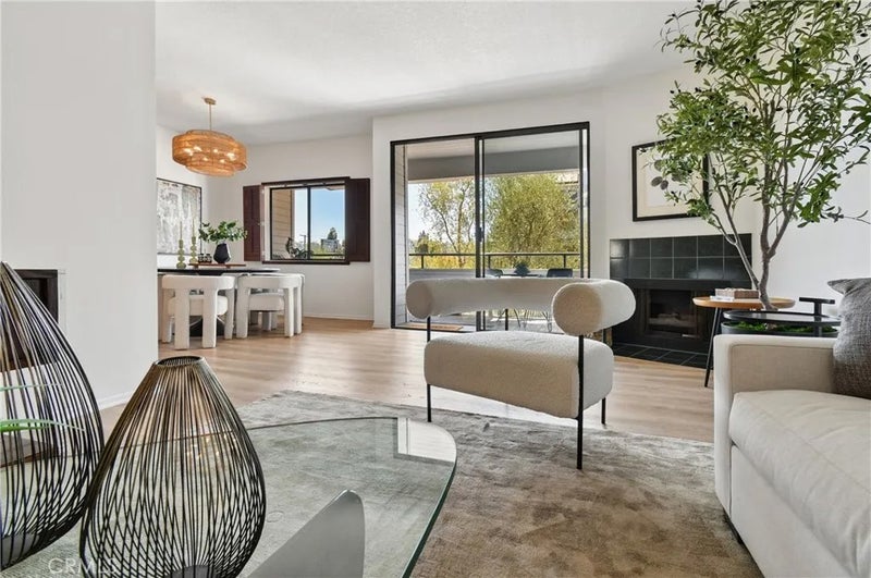13331 Moorpark 223