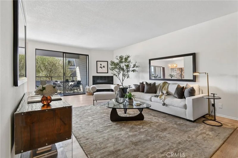 13331 Moorpark 223