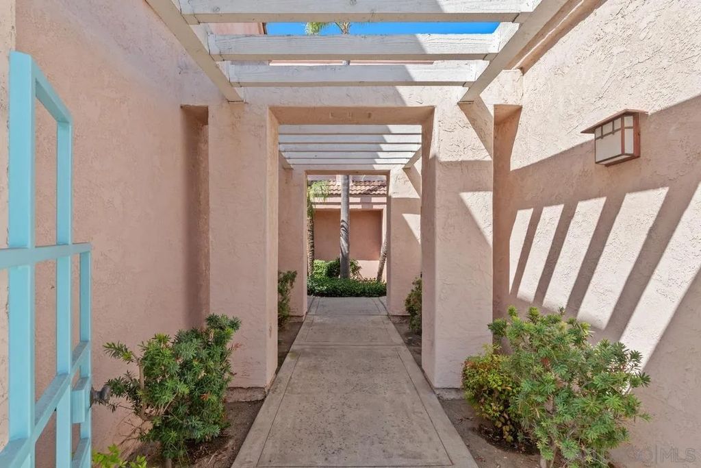 Photo of 12083 Calle de Montana #219, El Cajon, CA 92019 (MLS # 260012559)
