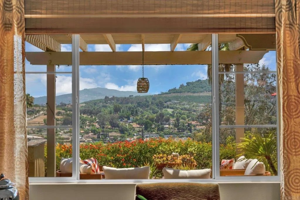 2855 Windstone Glen