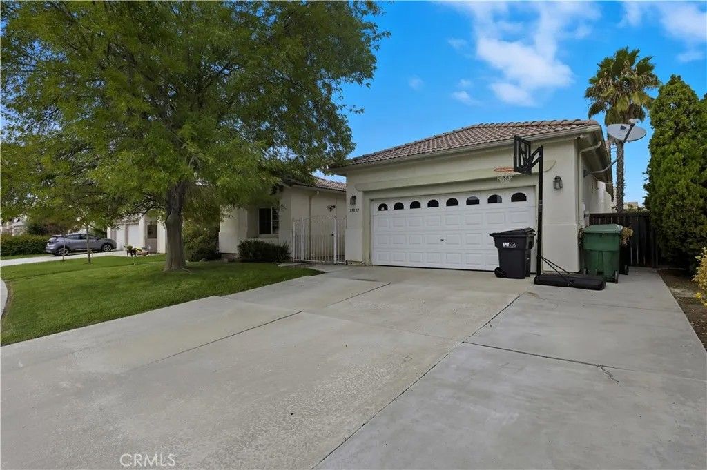 Photo of 39832 De Vendome Ct, Murrieta, CA 92563 (MLS # SR25228681)
