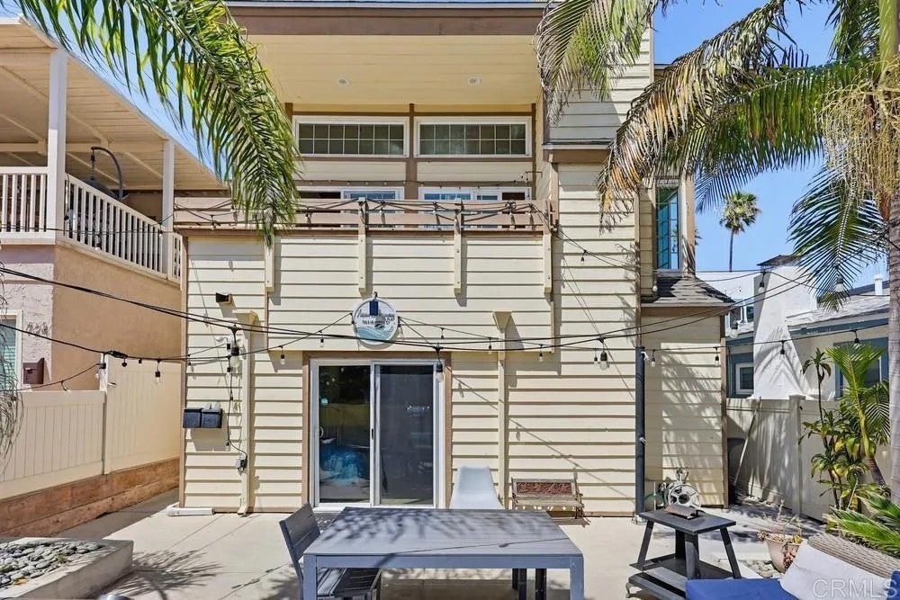 728 Jamaica Court