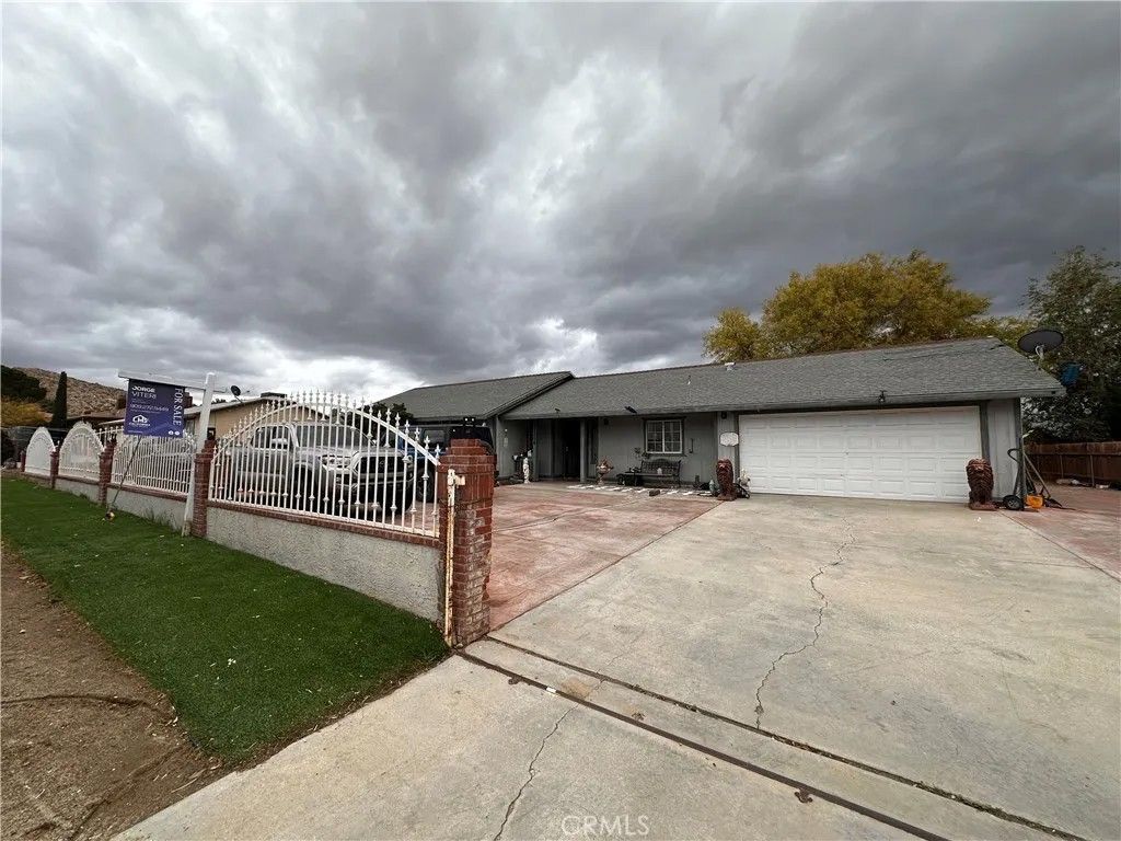 Photo of 17204 Longmeadow Ave, Palmdale, CA 93591 (MLS # IV25265990)