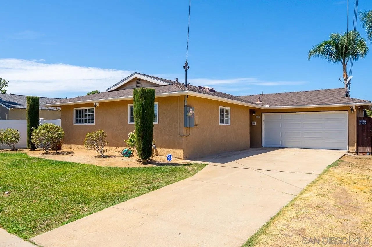 922 Denise Ln