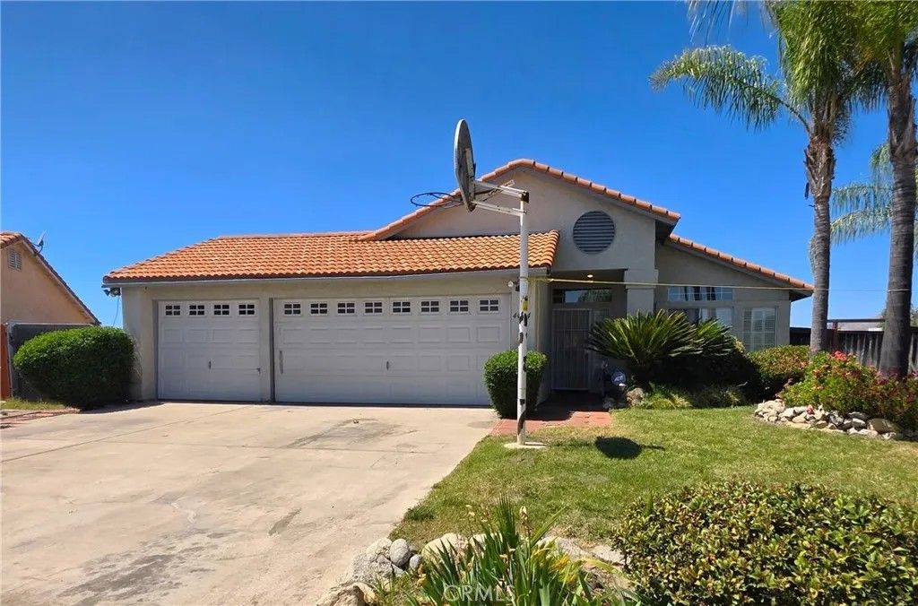 Photo of 44194 Meadow Grove, Hemet, CA 92544 (MLS # SW26075079)