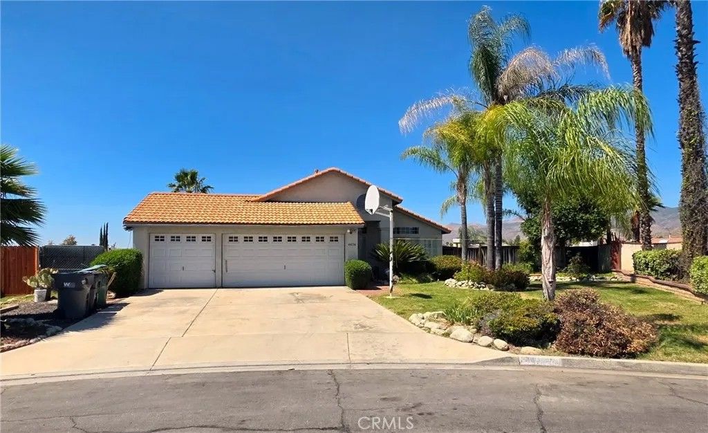 Photo of 44194 Meadow Grove, Hemet, CA 92544 (MLS # SW26075079)