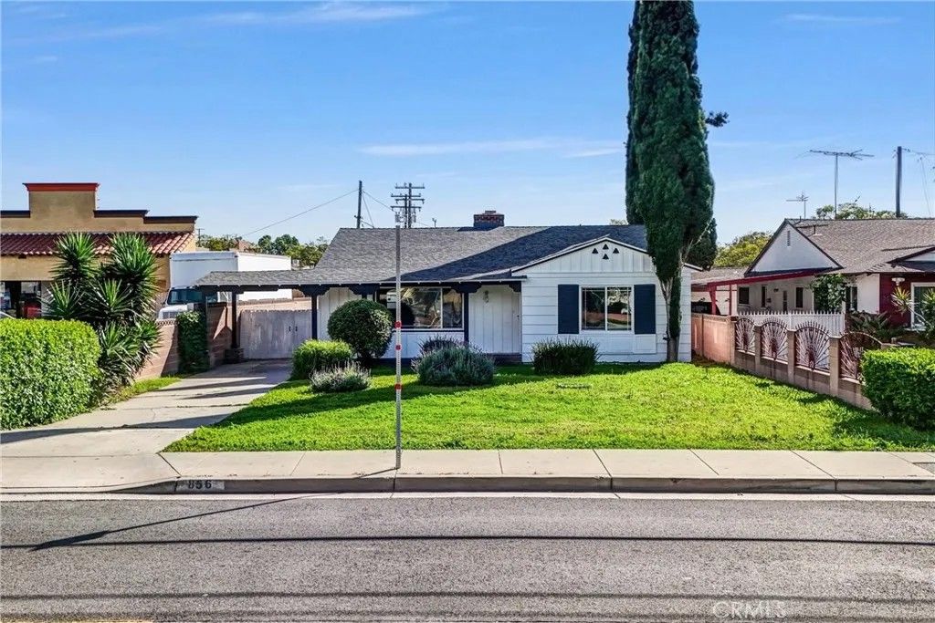 Photo of 856 E Mcfadden Avenue, Santa Ana, CA 92707 (MLS # PW26040972)