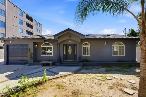 Photo of 6742 Radford Avenue, North Hollywood, CA 91606 (MLS # GD26051714)