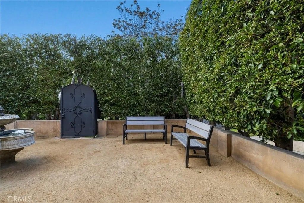 Photo of 1116 S Highland Avenue, Los Angeles, CA 90019 (MLS # SB26030010)