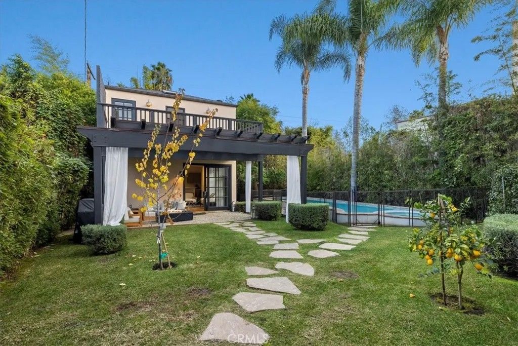 Photo of 1116 S Highland Avenue, Los Angeles, CA 90019 (MLS # SB26030010)