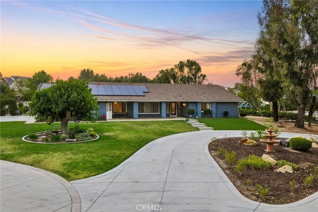 Photo of 41850 Calle Cerezo, Temecula, CA 92592 (MLS # SW26102049)