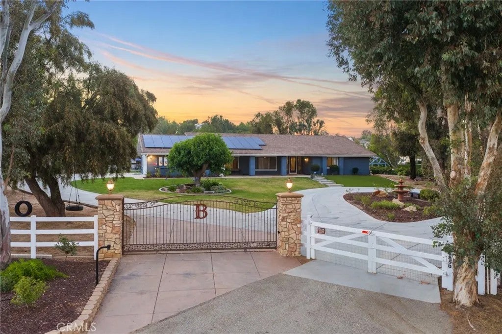 Photo of 41850 Calle Cerezo, Temecula, CA 92592 (MLS # SW26102049)