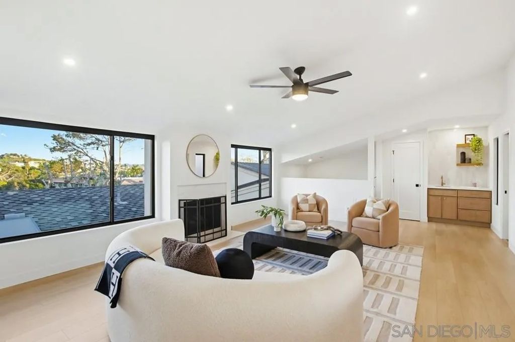 Photo of 585 S Sierra Ave #27, Solana Beach, CA 92075 (MLS # 260005980)