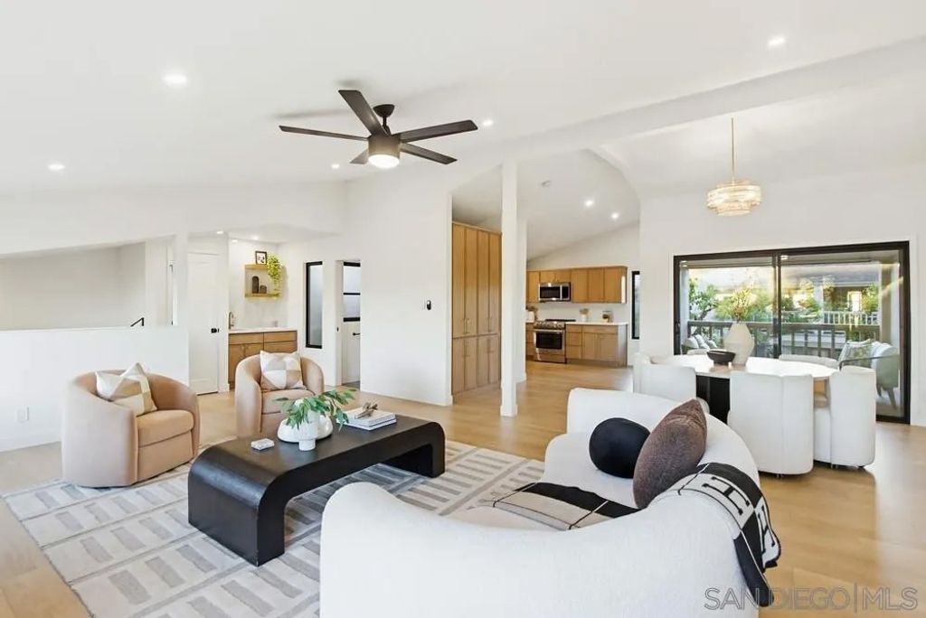 Photo of 585 S Sierra Ave #27, Solana Beach, CA 92075 (MLS # 260005980)