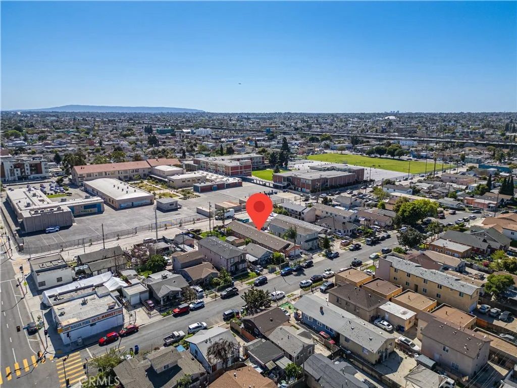 Photo of 126 W 66th St, Los Angeles, CA 90003 (MLS # SR26058163)