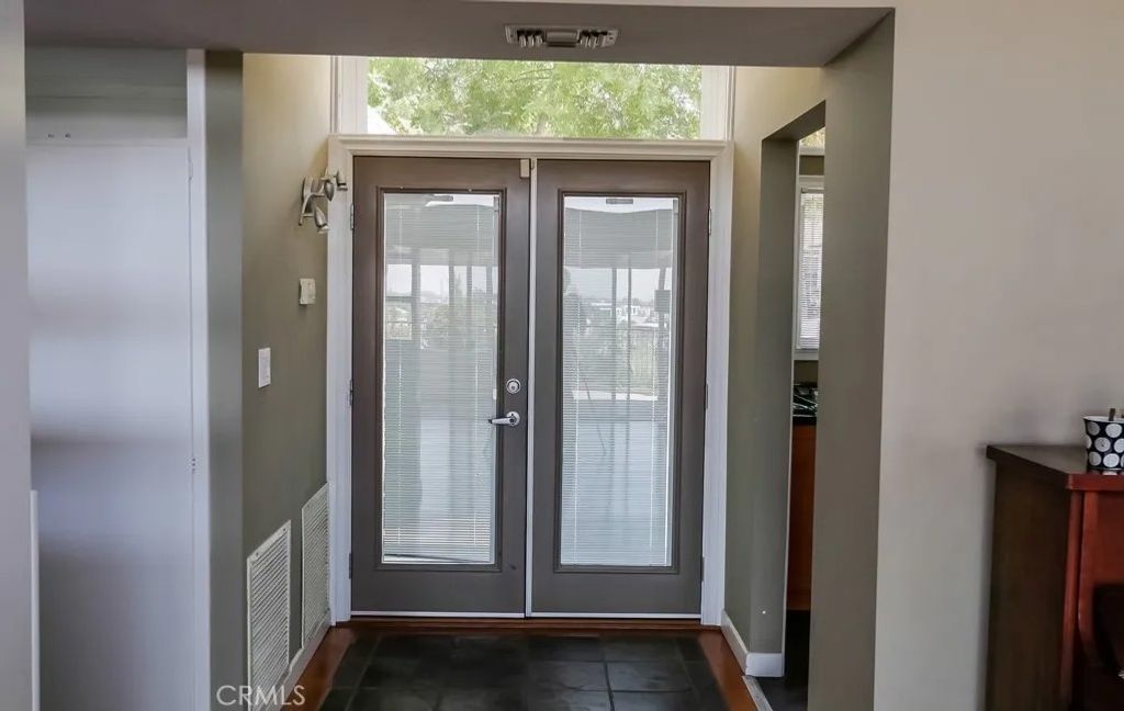 Photo of 475 Cliff Dr, Pasadena, CA 91107 (MLS # AR26075118)