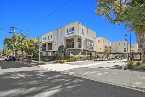 Photo of 5262 N Bainbridge Place, Valley Village, CA 91607 (MLS # WS26130238)