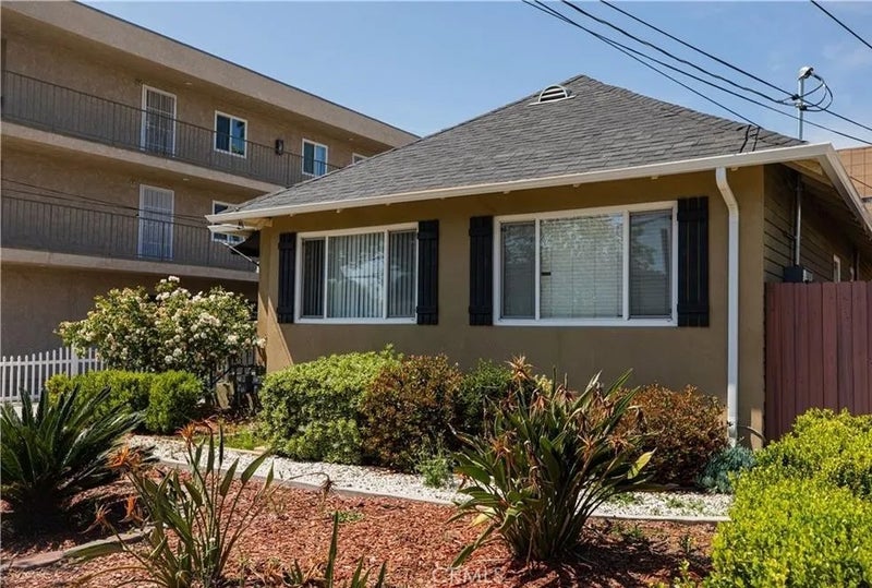 541 E PALMER Avenue