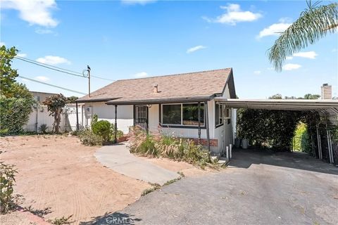 Photo of 612 N Main Ave, Fallbrook, CA 92028 (MLS # SW26079170)