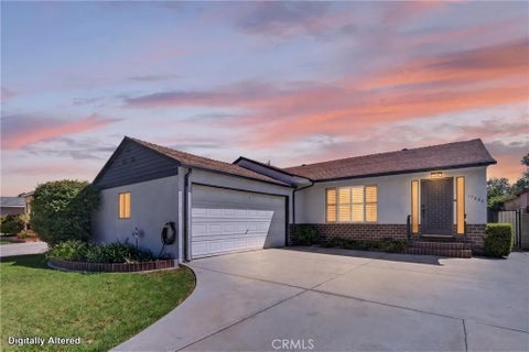 Photo of 17640 Kittridge Street, Lake Balboa, CA 91406 (MLS # SR26221359)