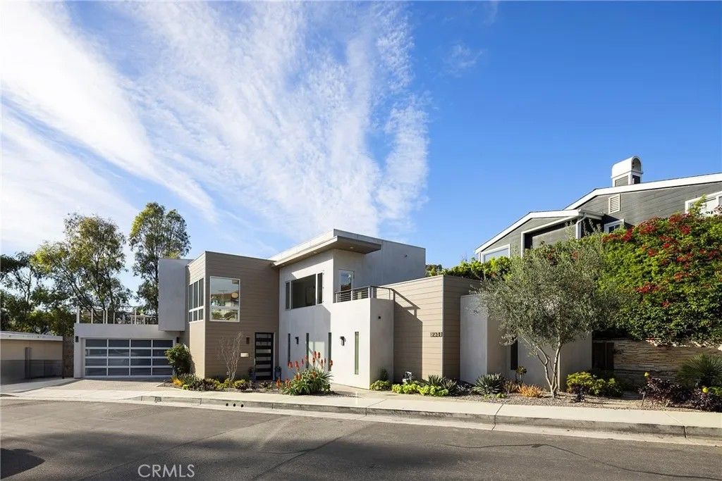 Photo of 234 W Avenida San Antonio, San Clemente, CA 92672 (MLS # OC25280478)