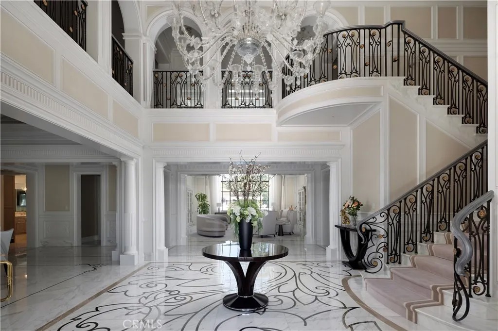100 Palm Hill Lane