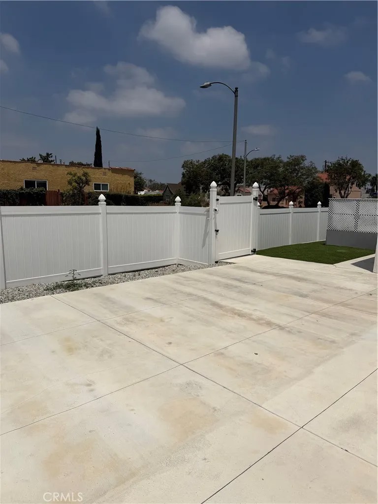 2158 W 77th