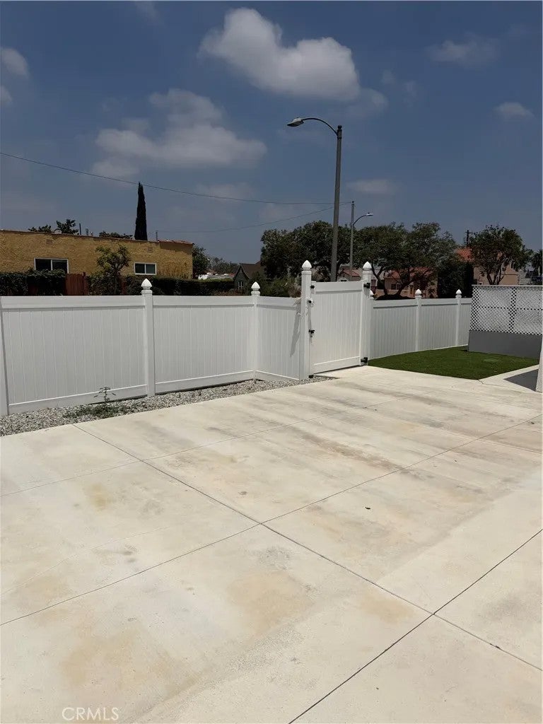 2158 W 77th