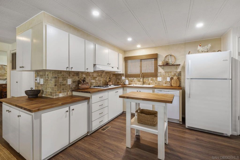 Photo of 1401 W El Norte Pkwy #SPC 309, San Marcos, CA 92069 (MLS # 250039129)