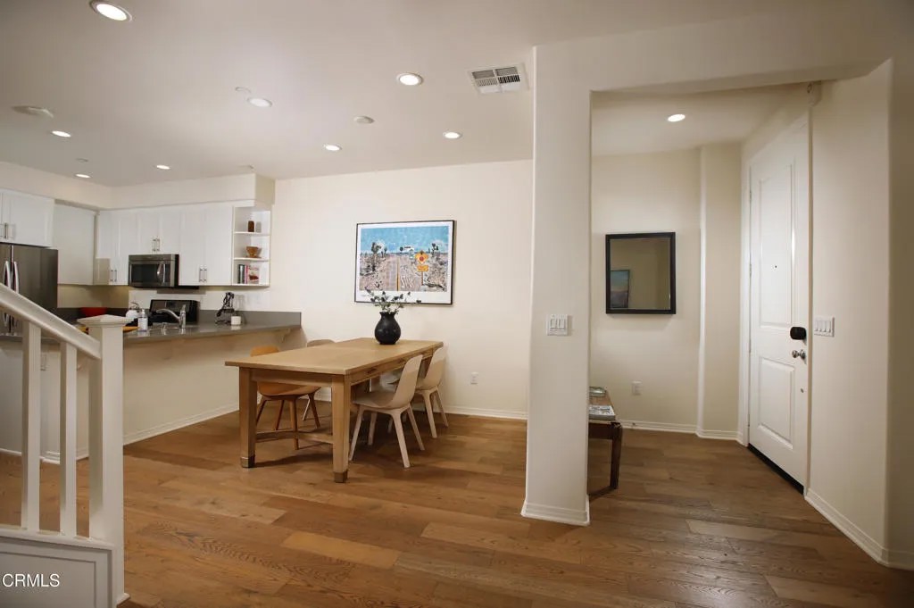 281 N Mar Vista 14