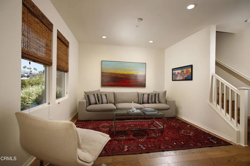 281 N Mar Vista 14