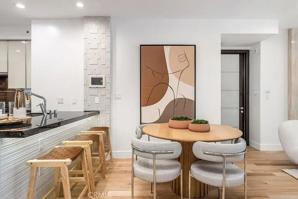 Photo of 1318 S Roxbury Drive #118, Los Angeles, CA 90035 (MLS # SR26017722)