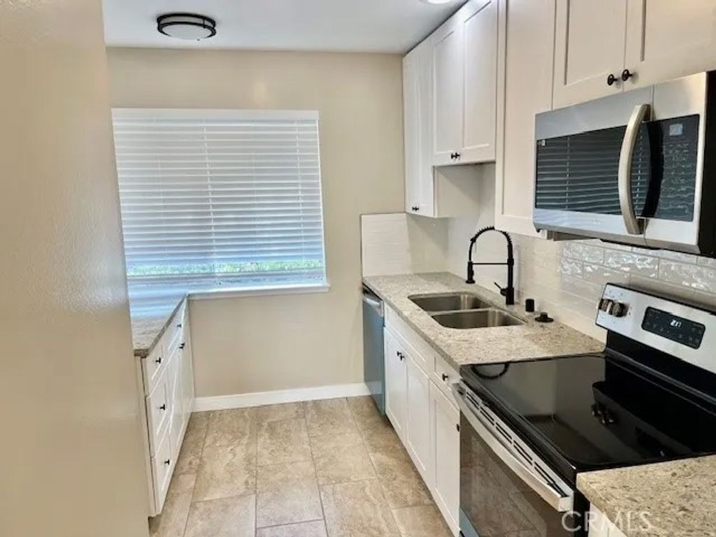 Photo of 75 W Fiesta Grn, Port Hueneme, CA 93041 (MLS # SR26044110)