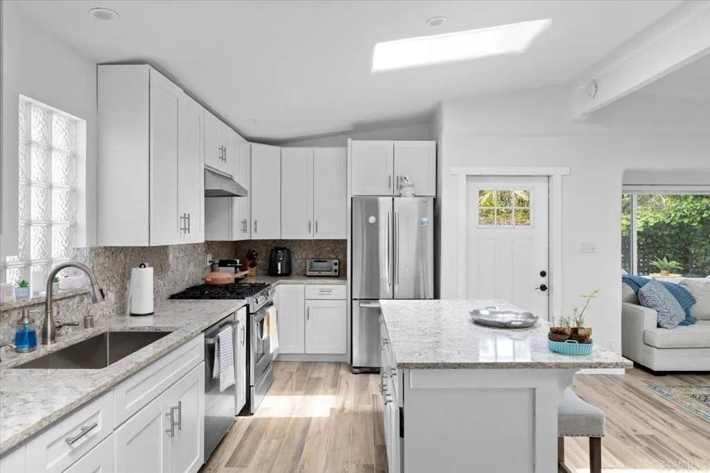 Photo of 248 Coneflower Street, Encinitas, CA 92024 (MLS # NDP2604311)