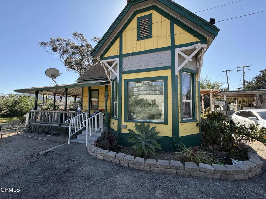 Photo of 112 Whipple Road, Santa Paula, CA 93060 (MLS # V1-35885)