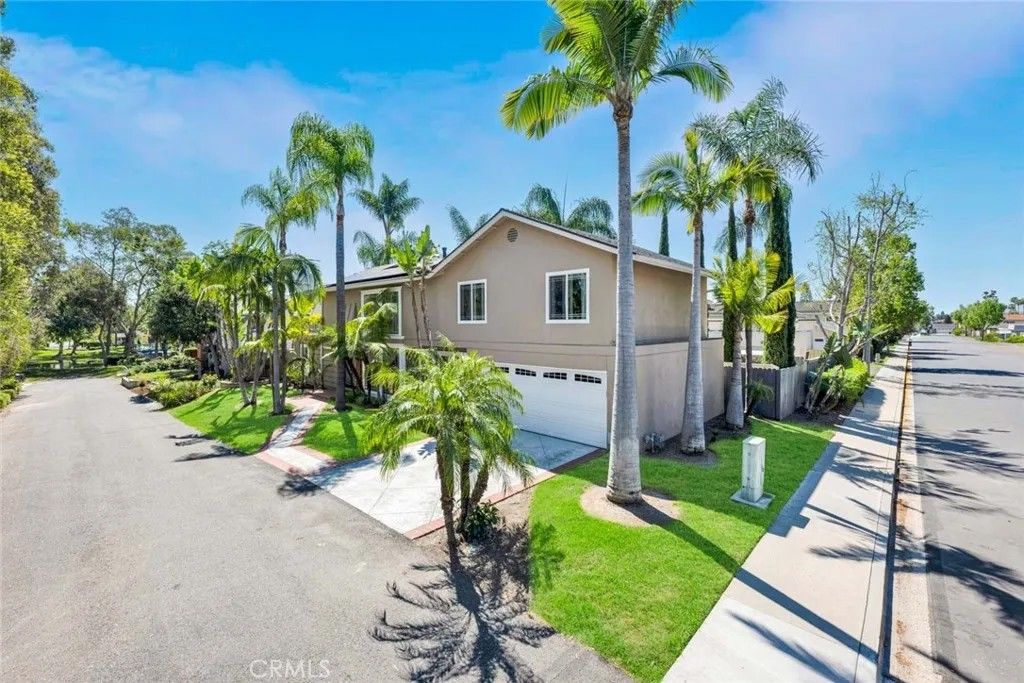 Photo of 22702 Islamare Ln, Lake Forest, CA 92630 (MLS # OC26064047)