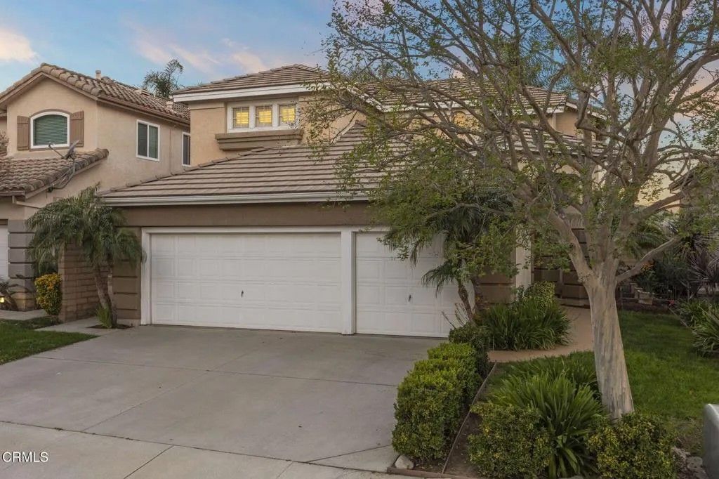 Photo of 445 Cremona Way, Oak Park, CA 91377 (MLS # V1-35305)