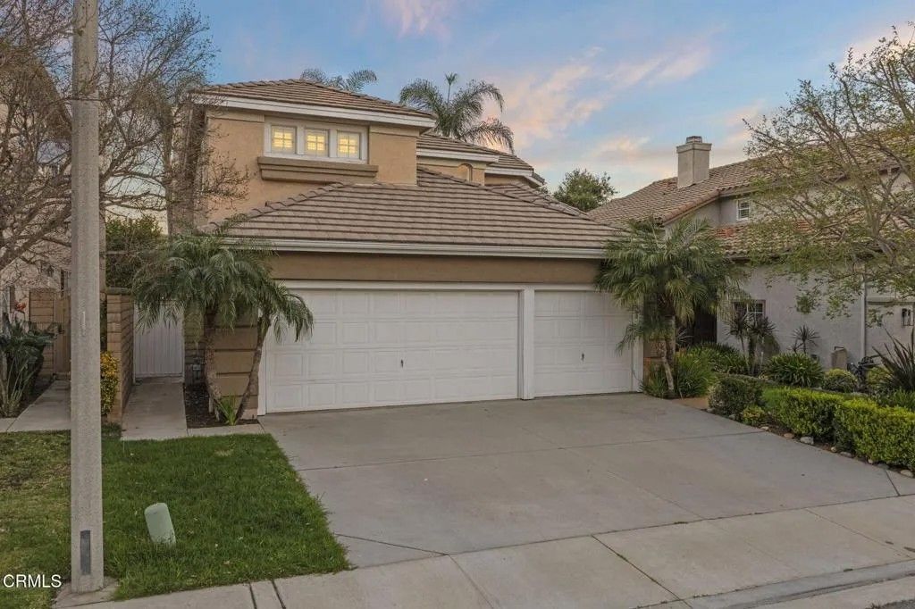 Photo of 445 Cremona Way, Oak Park, CA 91377 (MLS # V1-35305)