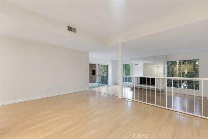4807 Woodley Avenue 208