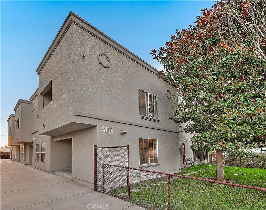 Photo of 3105 Walton Avenue #B, Los Angeles, CA 90007 (MLS # AR26006591)